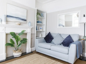 The Grove Apartment With Free on Street Parking