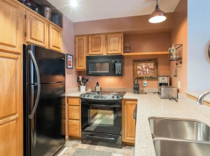 Cimarron Lodge 20 by Avantstay Ski In/ Ski Out Condo in Ideally Located Complex w/ Hot Tubs!