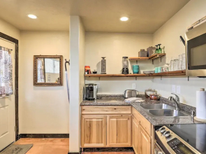 Pet-friendly Tucson Casita: Shared Hot Tub & Patio