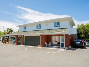 Admirals Motor Lodge