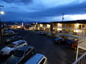 Economy Inn & Suites