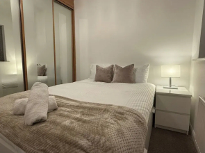 Coventry - 3 Beds - Pet Friendly - Free Parking