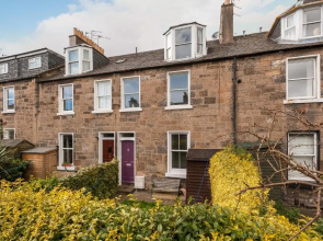 412 Lovely 2 Bedroom Apartment in Abbeyhill Colonies Near Holyrood Park and Calton Hill