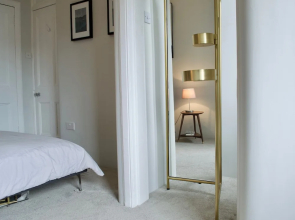 Modern New Town 1 Bedroom Apartment