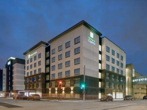 Holiday Inn Express Milwaukee Downtown by IHG