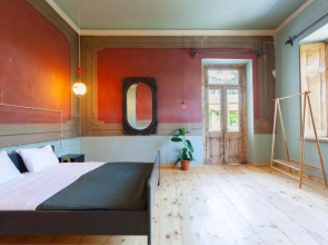 Wehost Sunny Apartment