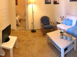 Sunshine's house near the beach, 10 min from the airport