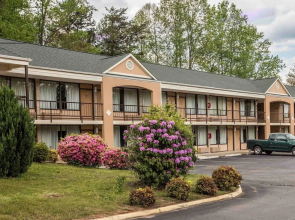 Econo Lodge Pilot Mountain