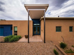 Butterfly House - Spectacular Modern Design and Mountain Views