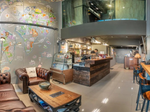 Sloth Hostel Don Mueang