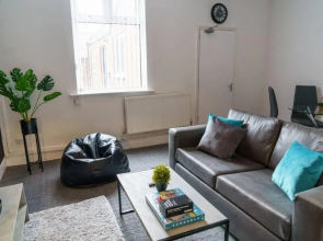 Industrial Lodge Bolton by Prime Stay