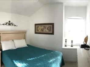 33 Andalusia House