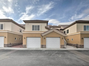 Desert Condo w/ Pool ~ 3 Miles to Colorado River!