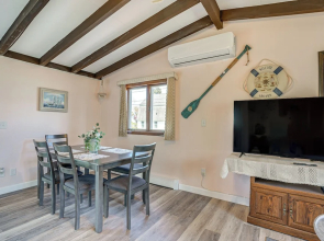 Massachusetts Abode w/ Deck & Grill: Near Beaches!