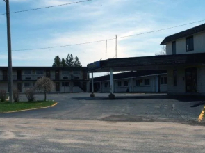 Fairway Inn & Suites