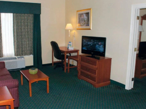 科文頓拉昆塔套房酒店(The Chateau Hotel Covington)