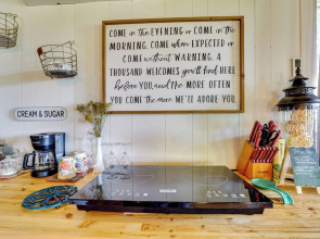 1 Mi to Downtown Eureka Springs: Studio Retreat