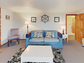 Hidden Bay-view Haven W/ Private Beach 5 Bedroom Home