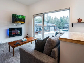 Niska’s Den by Revelstoke Vacations