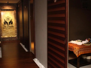 Pacific Regency Hotel Suites