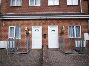 Stayzo Penthouse Accommodation 2- Premier Lodge