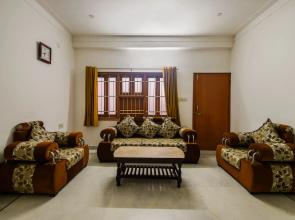 OYO 12240 Home Peaceful 3BHK Hiran Magri