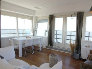 Heritage Holiday Home in Huisduinen near Sea