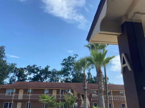 Savannah Inn and Suites