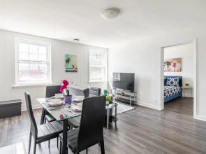Newly Renovated 2BR Apt - Close to Parks Harbour Shopping