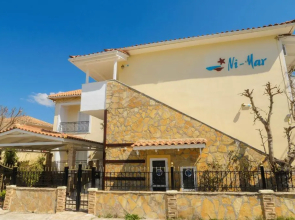 Ni-Mar Studios & Apartments