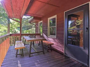 Game Room + Fire Pit: Weaverville Family Home!