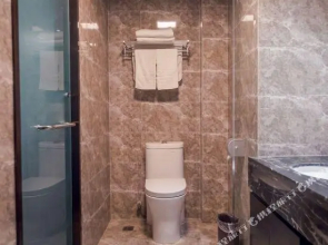 Huating Business Hotel