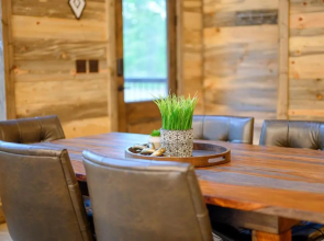 Brand NEW! Modern Luxury Family Cabin on a flowing creek in Broken Bow!