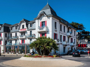 Comfortable studio with a balcony or terrace near the beach