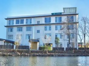 Lihu Residence Resort (Lijiang Tianrui Howard Johnson Resort Huama Street)