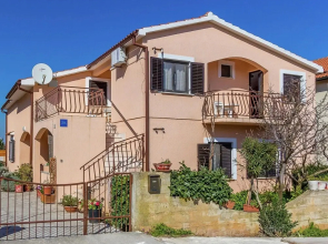 Apartment in Liznjan With Pool and Terrace