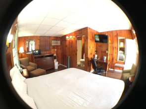 CedarWood Inn