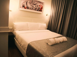 Lenis Hotel