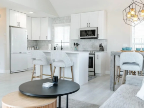 The Oxen - Dt Home w Putting Green and Tons of Parking