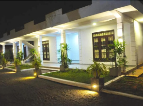 Airport Grand Holiday Home