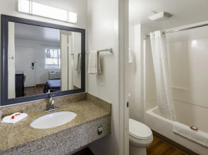 Super 8 by Wyndham Phoenix West