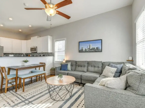 1 Mi to Dtwn: Home w/ Backyard in Raleigh!