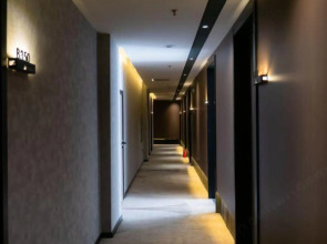 Homeinn Superior Yun Hotel (Dandong Yalu River Moon Island Anton Old Street)