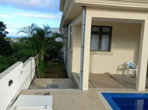 2 bedrooms appartement at Flic en Flac 200 m away from the beach with sea view private pool and enclosed garden