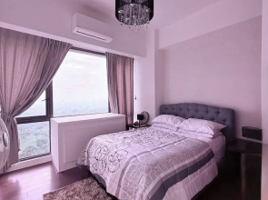 Luxurious Taguig Apartment With Private Pool and Central AC