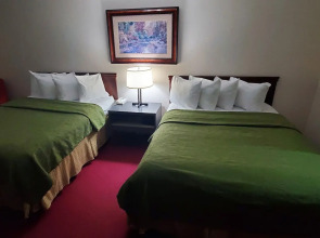 Pictured Rocks Inn & Suites