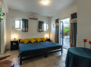 Thanos Luxury Apartment in Spetses