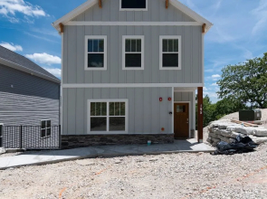Merlot Mountain 6 Bedroom Home by Redawning