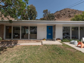 Mid-mod Pool Home With Palm Springs Vibe 2bdr