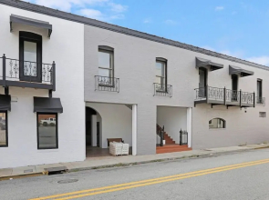 Penthouse Loft- Balcony Over Downtown Statesboro